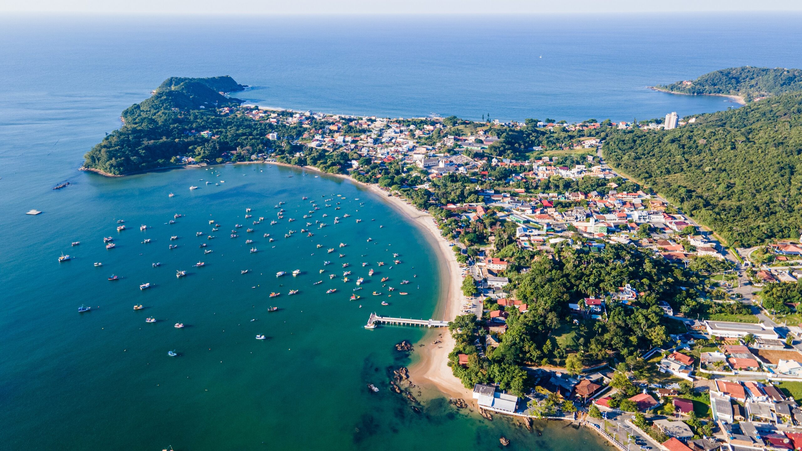 Vista aérea de Penha, litoral norte de SC